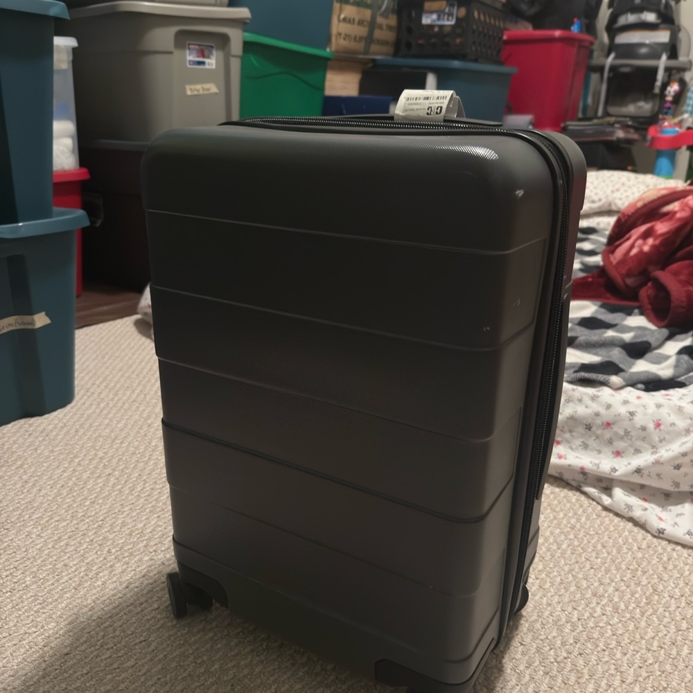 Sleek Black Hard Shell Suitcase - BRAND NEW CARRY ON